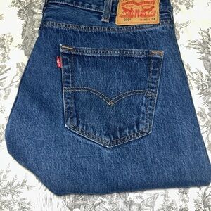 Levi's Dark Blue Straight Leg Jeans - Classic Back Pocket